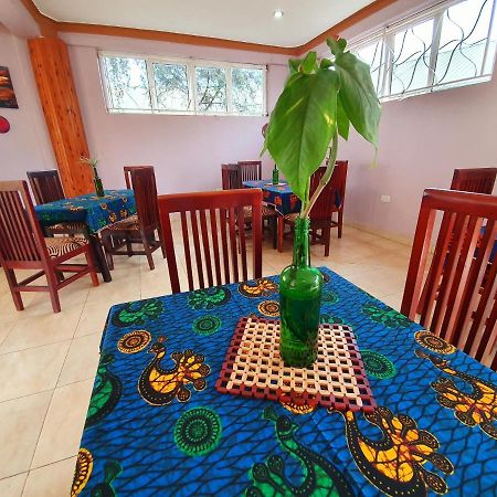 Annas Bed And Breakfast Энтеббе Экстерьер фото