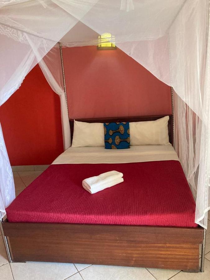 Annas Bed And Breakfast Энтеббе Экстерьер фото