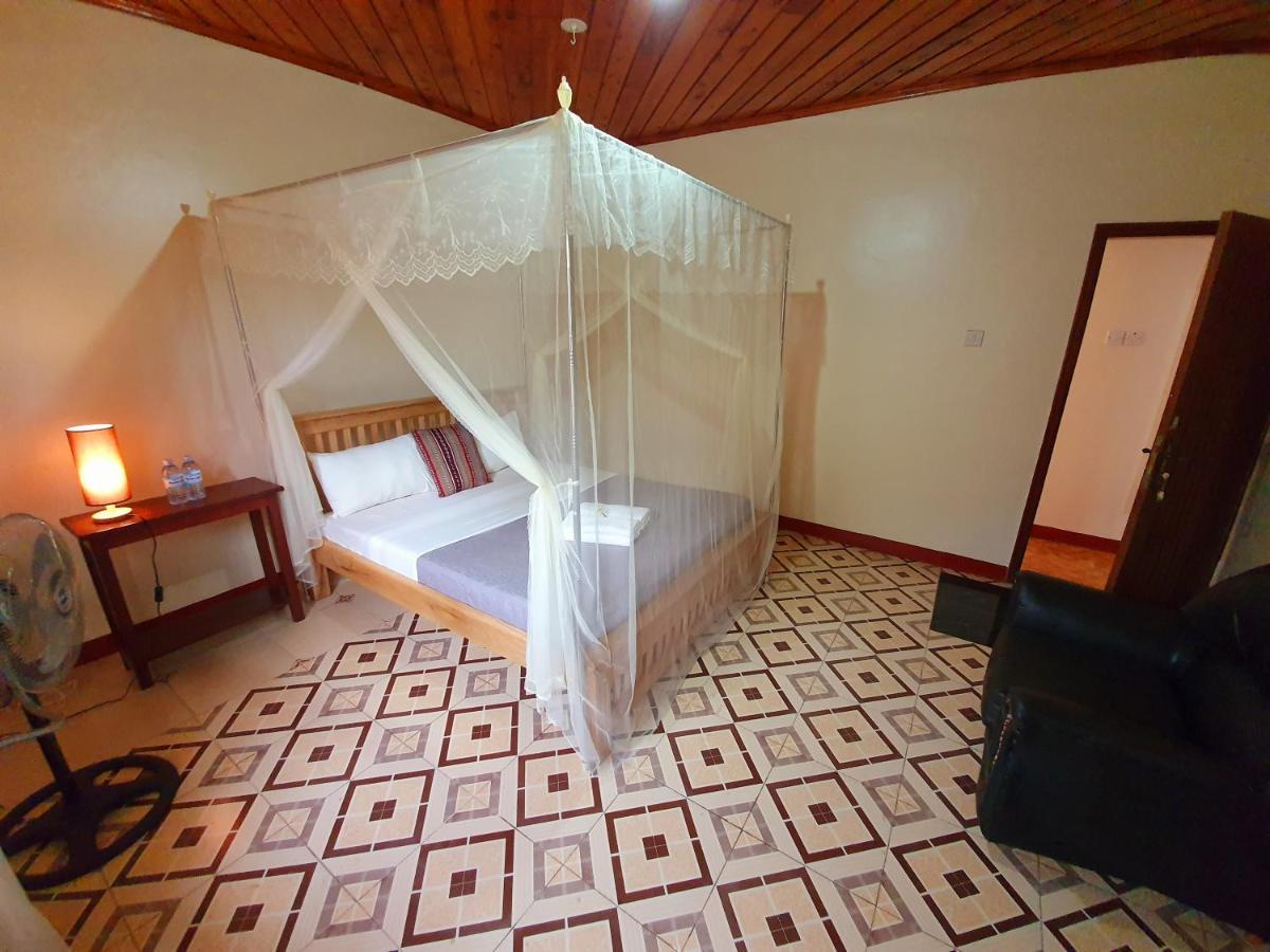 Annas Bed And Breakfast Энтеббе Экстерьер фото