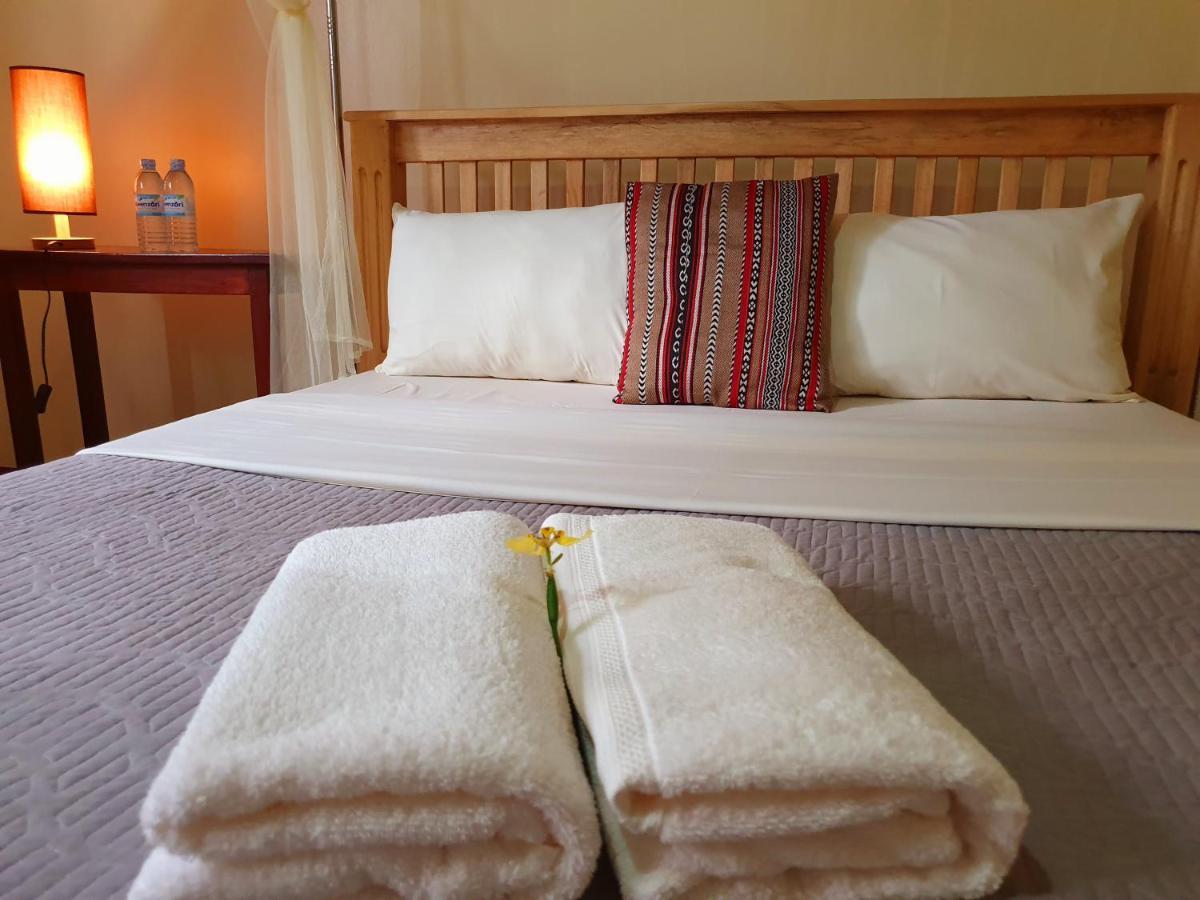 Annas Bed And Breakfast Энтеббе Экстерьер фото