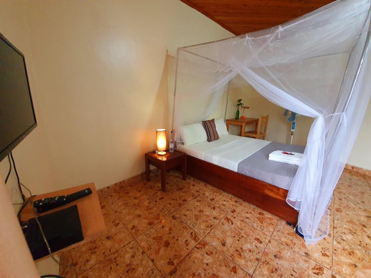 Annas Bed And Breakfast Энтеббе Экстерьер фото