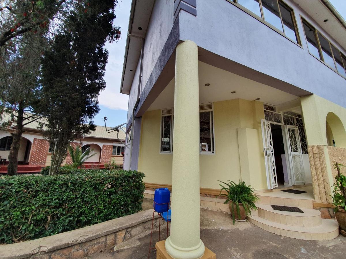 Annas Bed And Breakfast Энтеббе Экстерьер фото