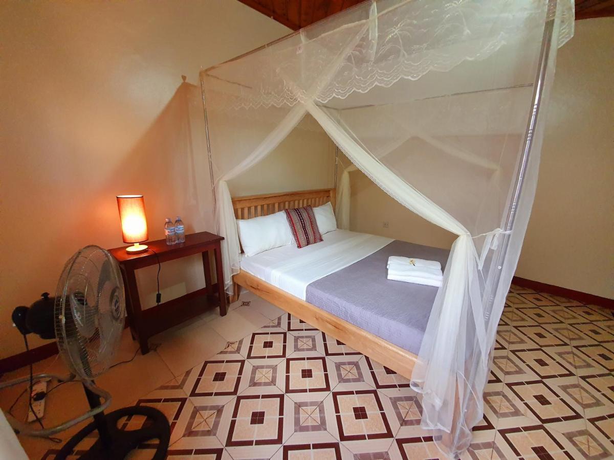 Annas Bed And Breakfast Энтеббе Экстерьер фото