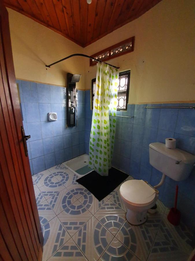 Annas Bed And Breakfast Энтеббе Экстерьер фото