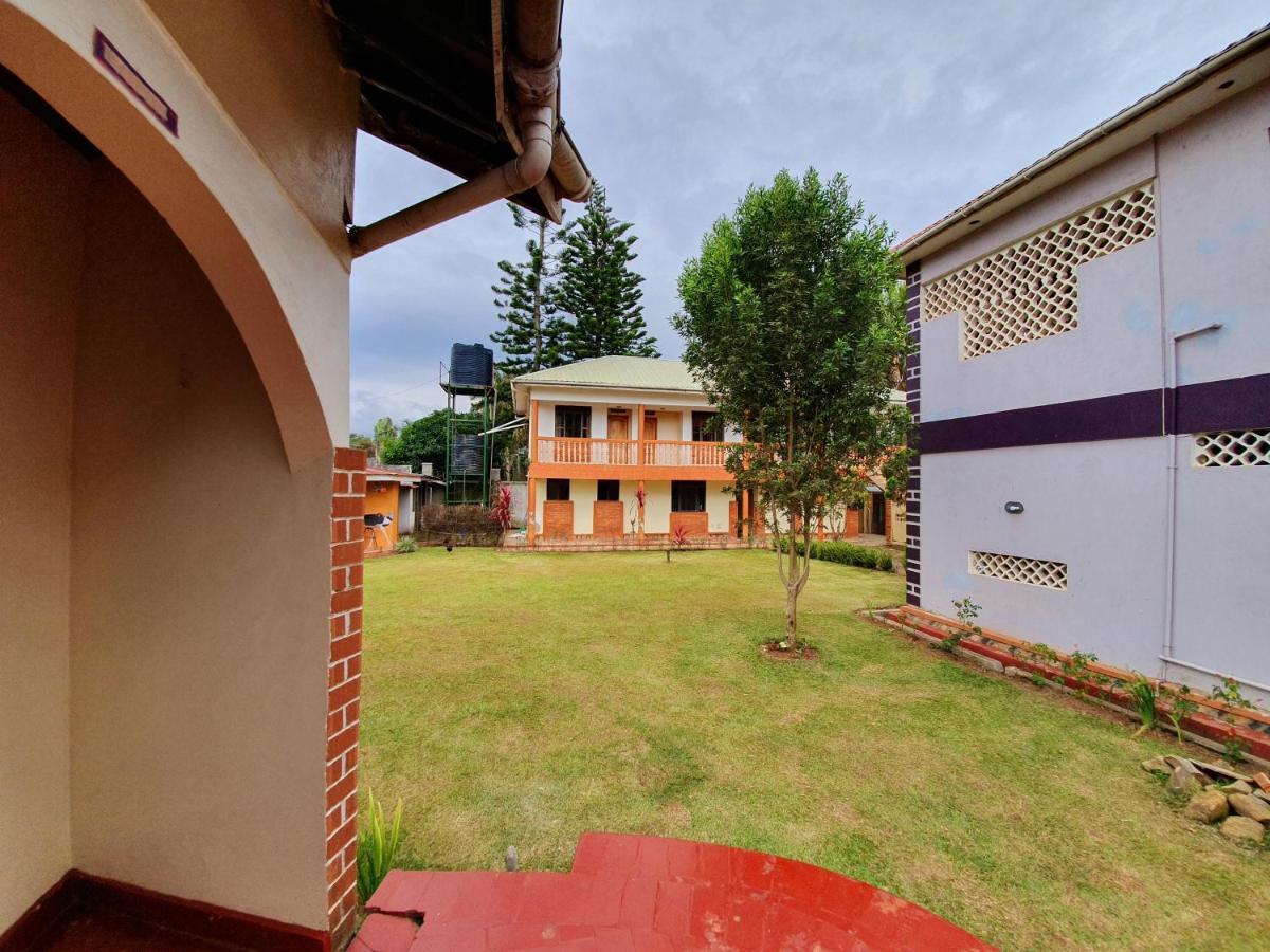 Annas Bed And Breakfast Энтеббе Экстерьер фото