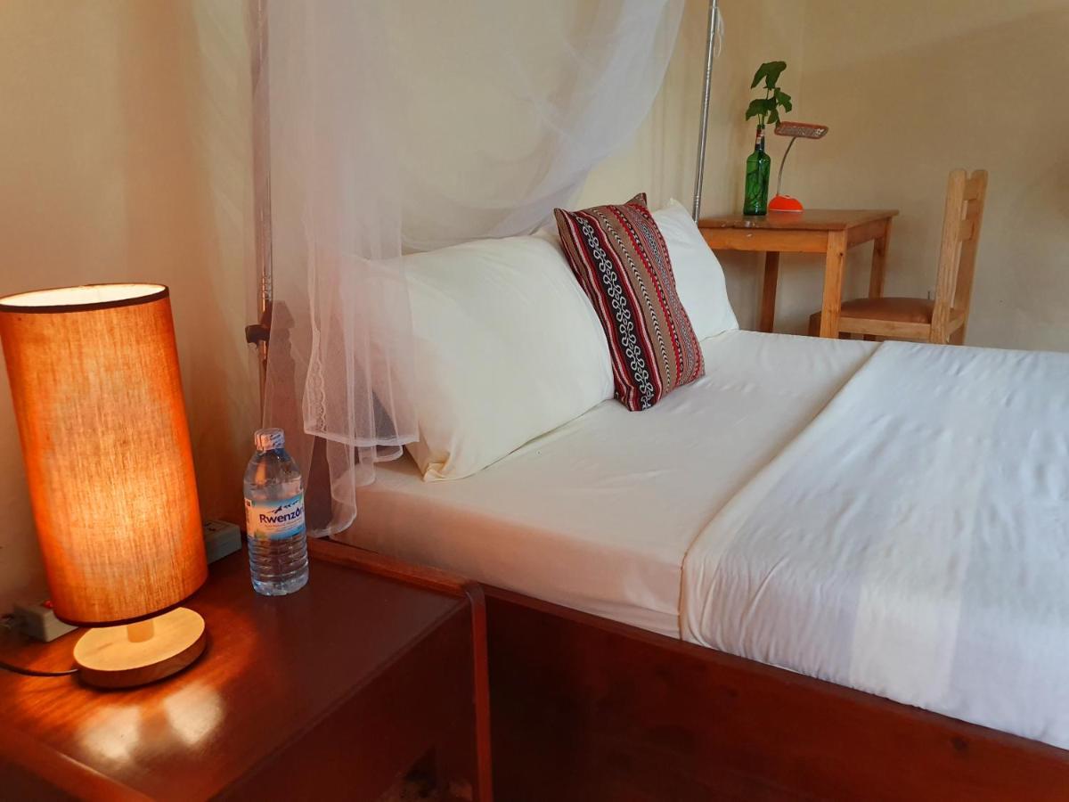 Annas Bed And Breakfast Энтеббе Экстерьер фото