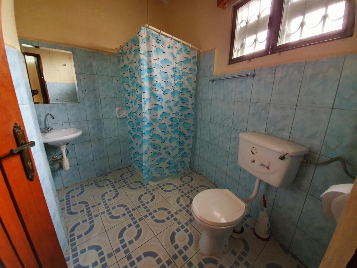 Annas Bed And Breakfast Энтеббе Экстерьер фото