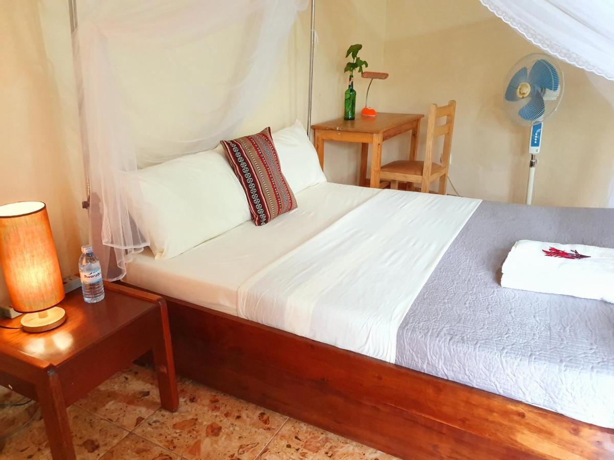 Annas Bed And Breakfast Энтеббе Экстерьер фото