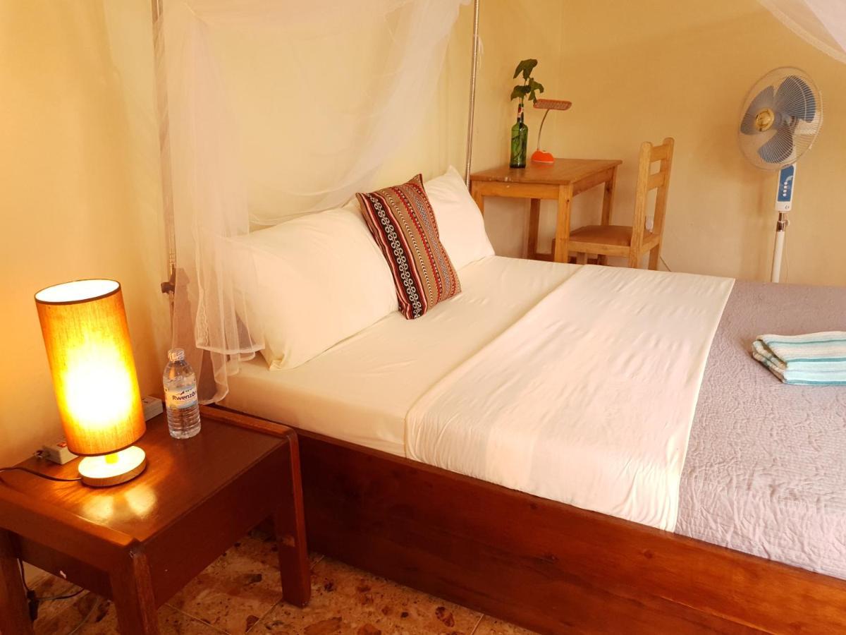 Annas Bed And Breakfast Энтеббе Экстерьер фото